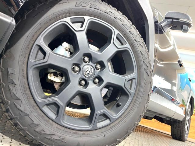 �y����18�C���`�A���~�z�C�[���z�O�ςɃ}�b�`���������A���~�z�C�[���𑕒����Ă���܂��B�e��ЊO�A���~�z�C�[����A�X�^�b�h���X�^�C�����戵�����Ă���܂��B���񂲑��k����������