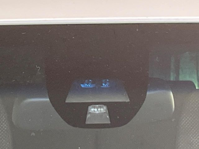【シティブレーキアクティブシステム】低速走行中に前方の車両等を認識し、衝突しそうな時は警報とブレーキで衝突回避と被害軽減をアシスト。より安全にドライブをお楽しみいただけます。