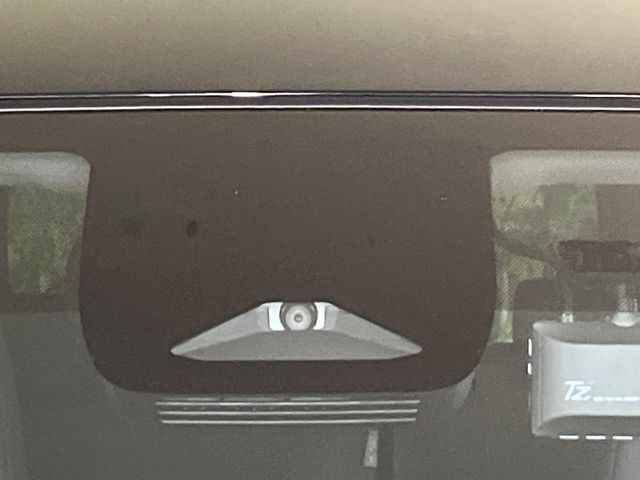 【トヨタセーフティセンス】走行中に前方の車両等を認識し、衝突しそうな時は警報とブレーキで衝突回避と被害軽減をアシスト。より安全にドライブをお楽しみいただけます。