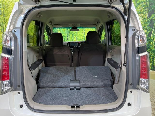 後席を格納すると、これだけの広さが!シーンに合わせたシートアレンジで、大きな荷物も積むことが出来ます♪