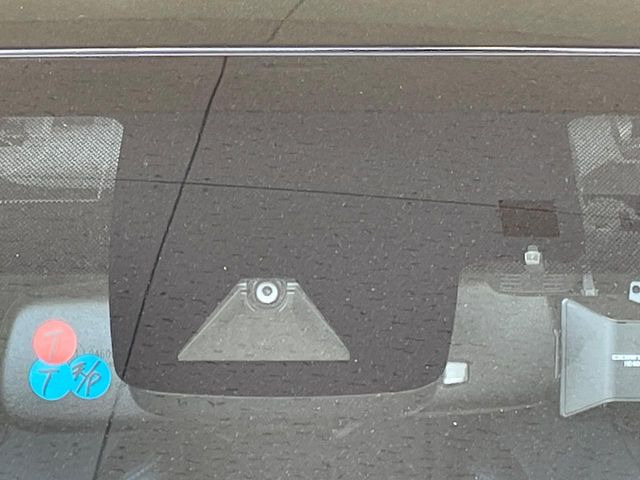 【トヨタセーフティセンス】走行中に前方の車両等を認識し、衝突しそうな時は警報とブレーキで衝突回避と被害軽減をアシスト。より安全にドライブをお楽しみいただけます。