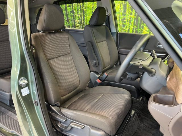 運転席シート廻りは使用感も少なく、良好な状態となっています。丁寧に使われていたことがよくわかりますね。