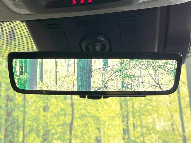 【デジタルインナーミラー】後席の大きな荷物や同乗者で後方が確認しづらい時でも安心!カメラが撮影した車両後方の映像をルームミラー内に表示。クリアな視界で状況の確認が可能です!