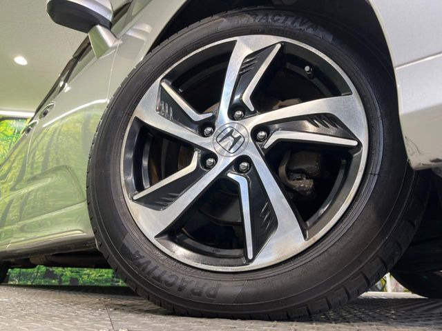 �y����17�C���`�A���~�z�C�[���z�O�ςɃ}�b�`���������A���~�z�C�[���𑕒����Ă���܂��B�e��ЊO�A���~�z�C�[����A�X�^�b�h���X�^�C�����戵�����Ă���܂��B���񂲑��k����������