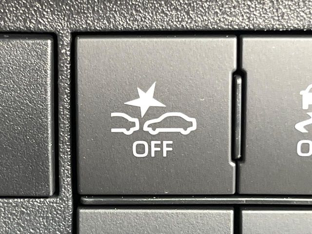 【スマートアシスト】走行中に前方の車両等を認識し、衝突しそうな時は警報とブレーキで衝突回避と被害軽減をアシスト。より安全にドライブをお楽しみいただけます。