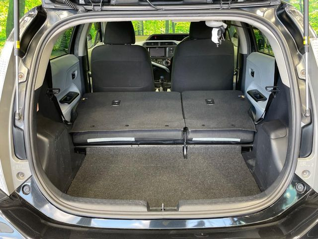 後席を格納すると、これだけの広さが!シーンに合わせたシートアレンジで、大きな荷物も積むことが出来ます♪