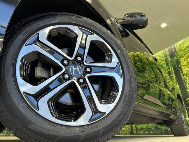�y����17�C���`�A���~�z�C�[���z�O�ςɃ}�b�`���������A���~�z�C�[���𑕒����Ă���܂��B�e��ЊO�A���~�z�C�[����A�X�^�b�h���X�^�C�����戵�����Ă���܂��B���񂲑��k����������