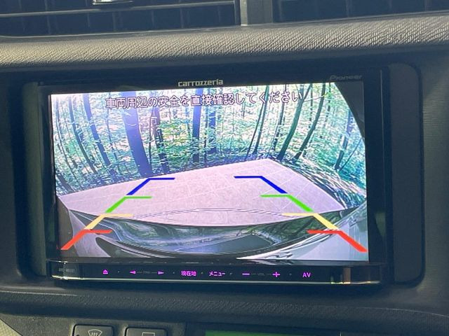 【バックカメラ】駐車時に後方がリアルタイム映像で確認できます。大型商業施設や立体駐車場での駐車時や、夜間のバック時に大活躍!運転スキルに関わらず、今や必須となった装備のひとつです!