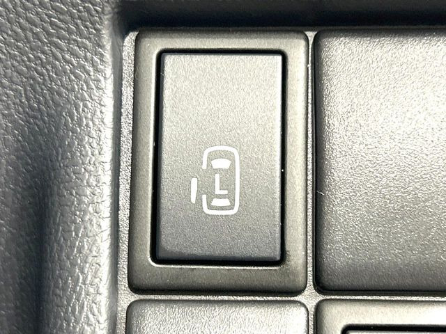 【パワースライドドア】スマートキーや運転席のスイッチでスライドドアの開閉が可能♪電動だから力を入れてドアを開ける必要が無く、小さいお子様でも、重い荷物を持っている時もラクに開け閉めできます♪