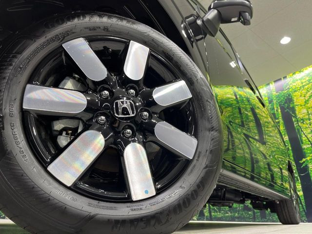 �y����15�C���`�A���~�z�C�[���z�O�ςɃ}�b�`���������A���~�z�C�[���𑕒����Ă���܂��B�e��ЊO�A���~�z�C�[����A�X�^�b�h���X�^�C�����戵�����Ă���܂��B���񂲑��k����������