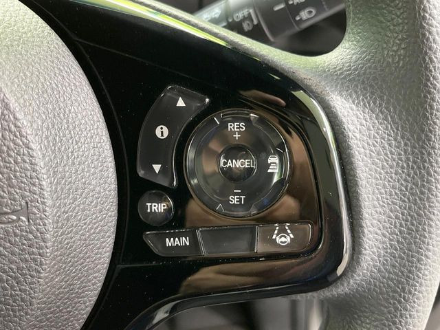 【アダプティブクルーズコントロール】高速道路での長距離走行が楽に!!自動で速度を保つクルーズコントロールが、衝突軽減システムと連携し、前方の車両を感知して車間を保つように速度調節してくれます!!