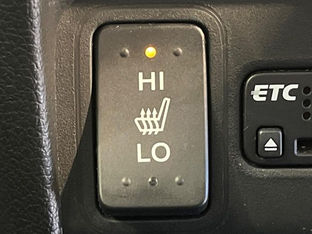 【シートヒーター】寒い日に重宝するシートヒーター!エアコンより早く温まってくれるので寒がりの人も安心ですね♪エアコンの温風は乾燥するから苦手、という方にもをおすすめです。