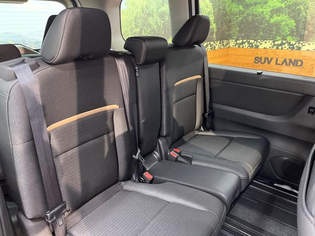 �Z�J���h�V�[�g�͒������������ƂȂ��Ă���A�X���C�h����ΒʘH�X�y�[�X���o��!�O��̈ړ����Ƃ��Ă��ȒP�ł���������A8����Ԏ������K�ȍ���S�n�̃V�[�g�ƂȂ��Ă��܂���