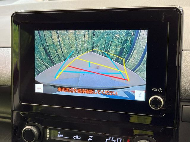 【バックカメラ】駐車時に後方がリアルタイム映像で確認できます。大型商業施設や立体駐車場での駐車時や、夜間のバック時に大活躍!運転スキルに関わらず、今や必須となった装備のひとつです!