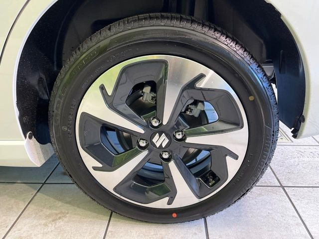 �y����16�C���`�A���~�z�C�[���z�O�ςɃ}�b�`���������A���~�z�C�[���𑕒����Ă���܂��B�e��ЊO�A���~�z�C�[����A�X�^�b�h���X�^�C�����戵�����Ă���܂��B���񂲑��k����������