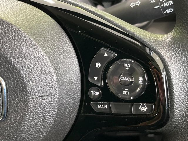 【アダプティブクルーズコントロール】高速道路での長距離走行が楽に!!自動で速度を保つクルーズコントロールが、衝突軽減システムと連携し、前方の車両を感知して車間を保つように速度調節してくれます!!