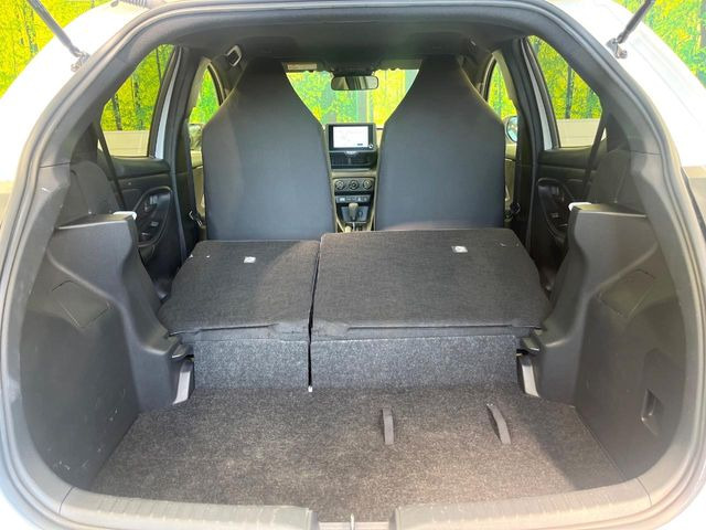 普段のお買い物や通勤、送迎等に十分な荷室スペースを確保しております。セカンドシートを倒すと、大きな荷物の積載も可能です♪