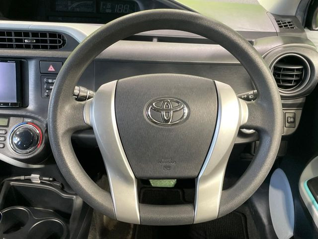 インテリアに合わせたデザインのステアリングは、運転される方のことも考え、運転しやすい形状、大きさです。是非一度、実際に触ってお確かめください。