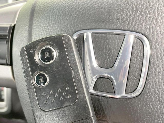 �yHonda�X�}�[�g�L�[�z�J�o����|�P�b�g�ɓ��ꂽ�܂܂ł��h�A�̎{���E�������\�ȃX�}�[�g�L�[�𑕔��B�G���W���̃I���E�I�t�����J�M�����o���K�v����������Ƃ��Ă��֗��ł���