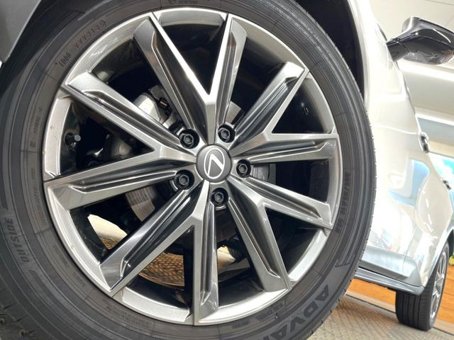 �y����18�C���`�A���~�z�C�[���z�O�ςɃ}�b�`���������A���~�z�C�[���𑕒����Ă���܂��B�e��ЊO�A���~�z�C�[����A�X�^�b�h���X�^�C�����戵�����Ă���܂��B���񂲑��k����������