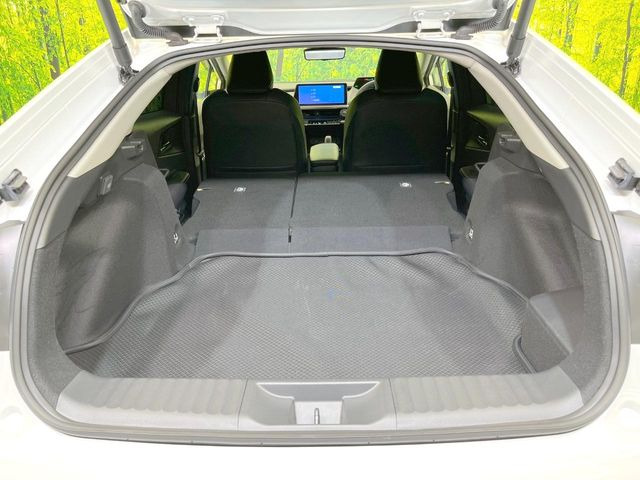 積み下ろしのしやすいデッキにはたっぷりと荷物を積み込んでいただけます。遊びから仕事まで、様々なシーンで頼れます♪
