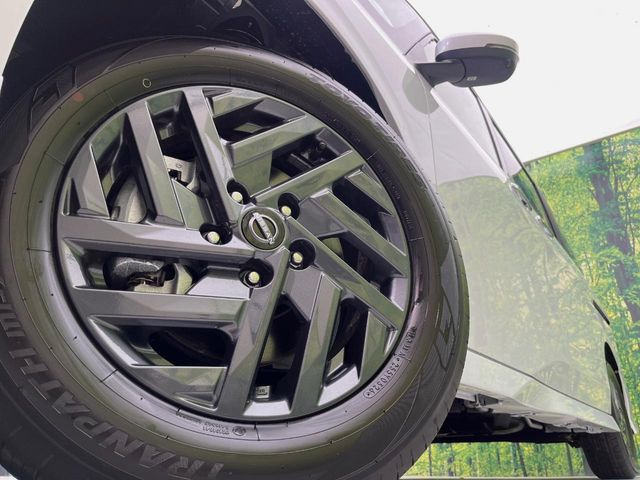 �y����16�C���`�A���~�z�C�[���z�O�ςɃ}�b�`���������A���~�z�C�[���𑕒����Ă���܂��B�e��ЊO�A���~�z�C�[����A�X�^�b�h���X�^�C�����戵�����Ă���܂��B���񂲑��k����������
