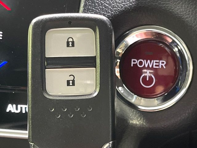 �yHonda�X�}�[�g�L�[�z�J�o����|�P�b�g�ɓ��ꂽ�܂܂ł��h�A�̎{���E�������\�ȃX�}�[�g�L�[�𑕔��B�G���W���̃I���E�I�t�����J�M�����o���K�v����������Ƃ��Ă��֗��ł���