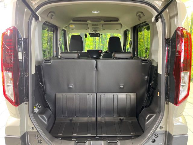普段のお買い物や通勤、送迎等に十分な荷室スペースを確保しております。セカンドシートを倒すと、大きな荷物の積載も可能です♪