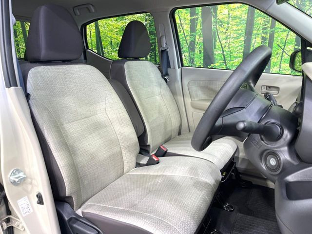 運転席シート廻りは使用感も少なく、良好な状態となっています。丁寧に使われていたことがよくわかりますね。