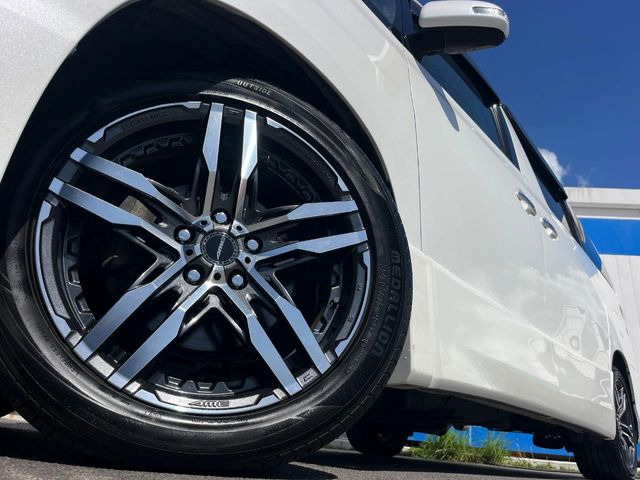 �y18�C���`�A���~�z�C�[���z�O�ςɃ}�b�`�����A���~�z�C�[���𑕒����Ă���܂��B�e��A���~�z�C�[����A�X�^�b�h���X�^�C�����戵�����Ă���܂��B���񂲑��k����������