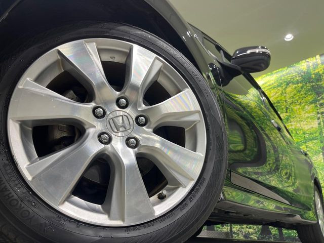 �y����17�C���`�A���~�z�C�[���z�O�ςɃ}�b�`���������A���~�z�C�[���𑕒����Ă���܂��B�e��ЊO�A���~�z�C�[����A�X�^�b�h���X�^�C�����戵�����Ă���܂��B���񂲑��k����������