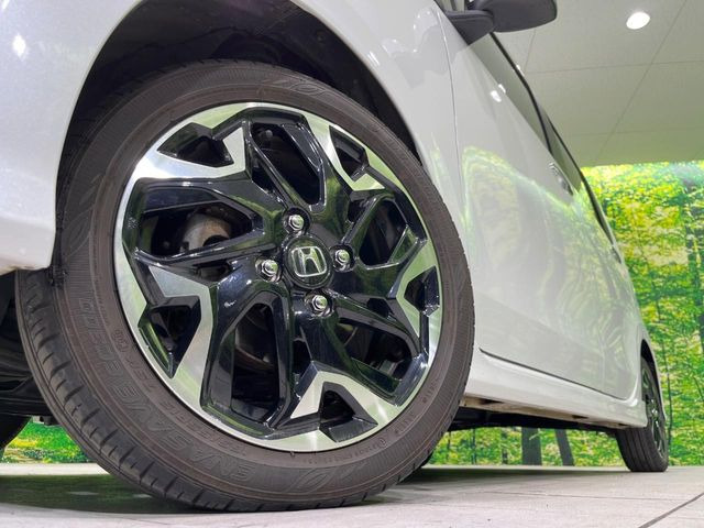 �y����15�C���`�A���~�z�C�[���z�O�ςɃ}�b�`���������A���~�z�C�[���𑕒����Ă���܂��B�e��ЊO�A���~�z�C�[����A�X�^�b�h���X�^�C�����戵�����Ă���܂��B���񂲑��k����������