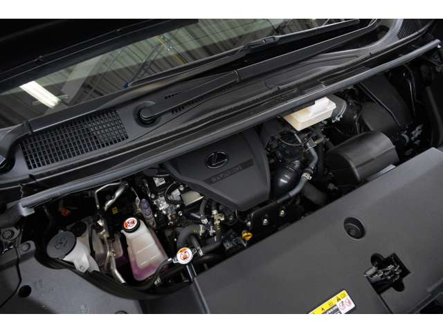 2.4L ����4�C��DOHC�^�[�{+���[�^�[�A�G���W��:275ps/46.9kgm �t�����g���[�^�[:87ps/29.8kgm ���A���[�^�[:103ps/17.2kgm �V�X�e��:371ps/-kgm�A�S��&times;�S��&times;�S��mm 5125&times;1890&times;1955mm�A�ԗ��d�� 2440kg