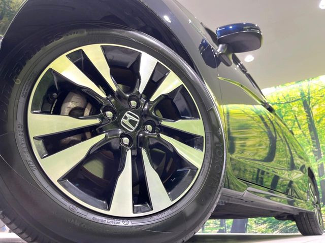 �y����15�C���`�A���~�z�C�[���z�O�ςɃ}�b�`���������A���~�z�C�[���𑕒����Ă���܂��B�e��ЊO�A���~�z�C�[����A�X�^�b�h���X�^�C�����戵�����Ă���܂��B���񂲑��k����������