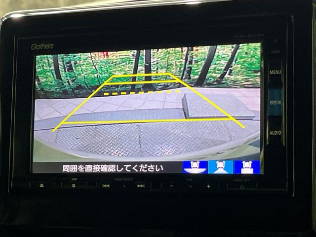 【バックカメラ】駐車時に後方がリアルタイム映像で確認できます。大型商業施設や立体駐車場での駐車時や、夜間のバック時に大活躍!運転スキルに関わらず、今や必須となった装備のひとつです!