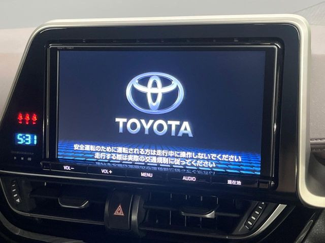 【純正ナビ】人気の純正ナビを装備しております。ナビの使いやすさはもちろん、オーディオ機能も充実!キャンプや旅行はもちろん、通勤や買い物など普段のドライブも楽しくなるはず♪