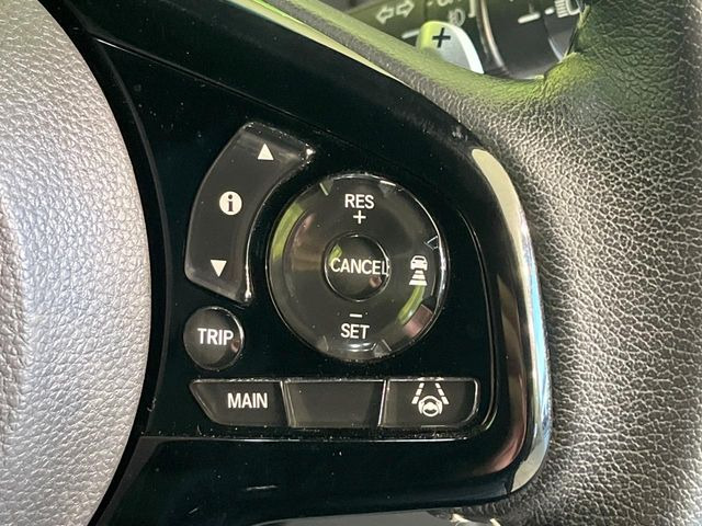 【アダプティブクルーズコントロール】高速道路での長距離走行が楽に!!自動で速度を保つクルーズコントロールが、衝突軽減システムと連携し、前方の車両を感知して車間を保つように速度調節してくれます!!