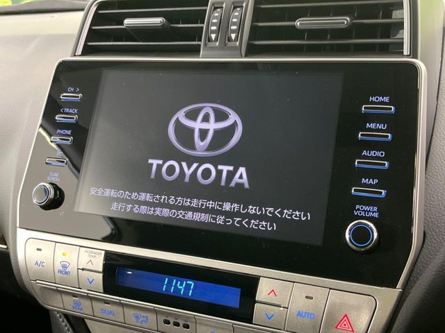 【メーカー純正9型ナビ】インテリアに溶け込むスタイリッシュな「専用設計」メーカーナビを装備♪視認性や操作性など基本性能にも優れ、より上質なカーライフをお楽しみいただけます。
