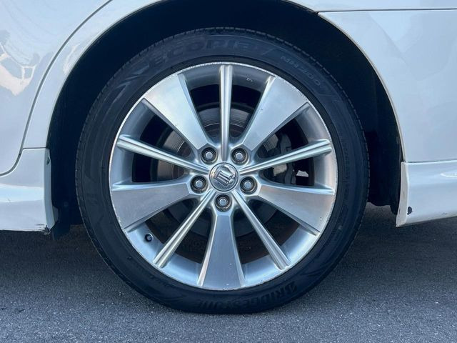 �y����18�C���`�A���~�z�C�[���z�O�ςɃ}�b�`���������A���~�z�C�[���𑕒����Ă���܂��B�e��ЊO�A���~�z�C�[����A�X�^�b�h���X�^�C�����戵�����Ă���܂��B���񂲑��k����������