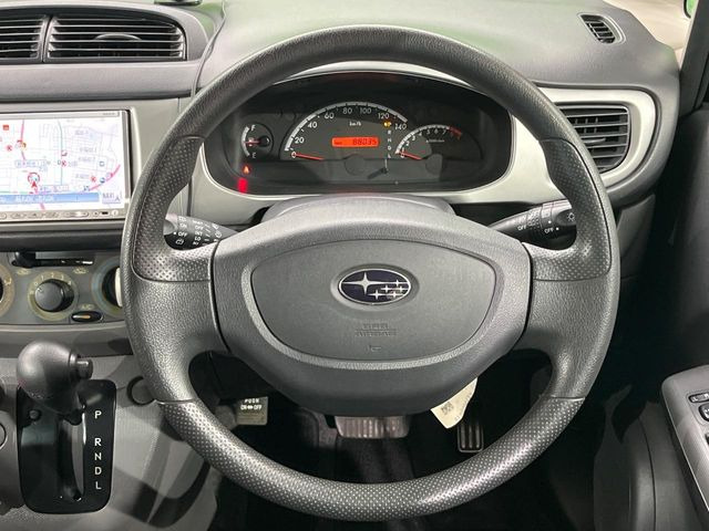 �C���e���A�ɍ��킹���f�U�C���̃X�e�A�����O�́A�^�]�������̂��Ƃ��l���A�^�]���₷���`��A�傫���ł��B�����x�A���ۂɐG���Ă��m���߂��������B