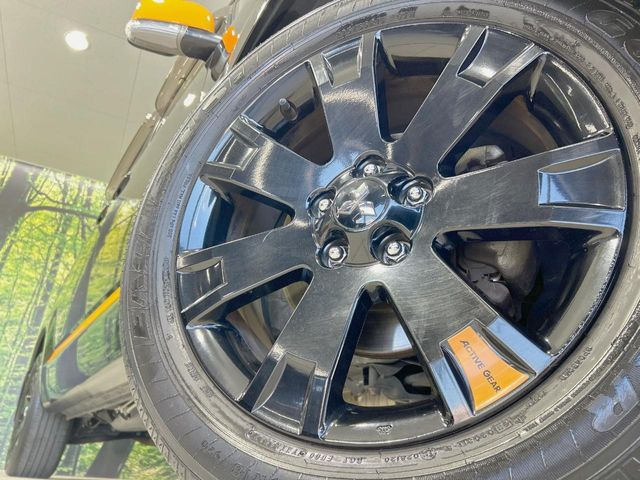�y����18�C���`�A���~�z�C�[���z�O�ςɃ}�b�`���������A���~�z�C�[���𑕒����Ă���܂��B�e��ЊO�A���~�z�C�[����A�X�^�b�h���X�^�C�����戵�����Ă���܂��B���񂲑��k����������