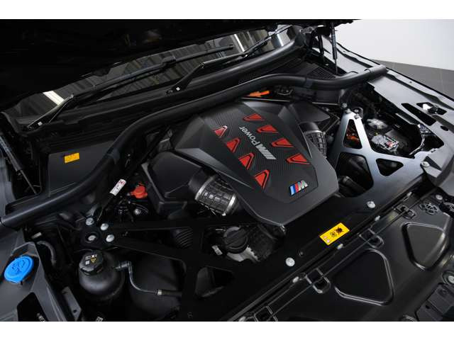 4.4L V�^8�C��DOHC�c�C���^�[�{+���[�^�[�A�G���W��:489ps/66.3kgm ���[�^�[:197ps/28.6kgm �V�X�e��:653ps/81.6kgm�A�S��&times;�S��&times;�S��mm 5110&times;2005&times;1755mm�A�ԗ��d�� 2710kg