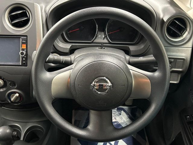 インテリアに合わせたデザインのステアリングは、運転される方のことも考え、運転しやすい形状、大きさです。是非一度、実際に触ってお確かめください。