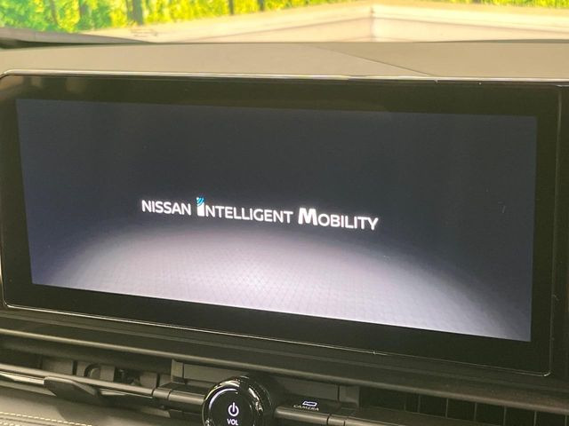 【大画面ナビ】人気の大型12インチナビを装備。存在感のある大画面はインパクト大!ナビ利用時のマップ表示は見やすく、テレビやDVDは臨場感がアップ!いつものドライブがグッと楽しくなります♪