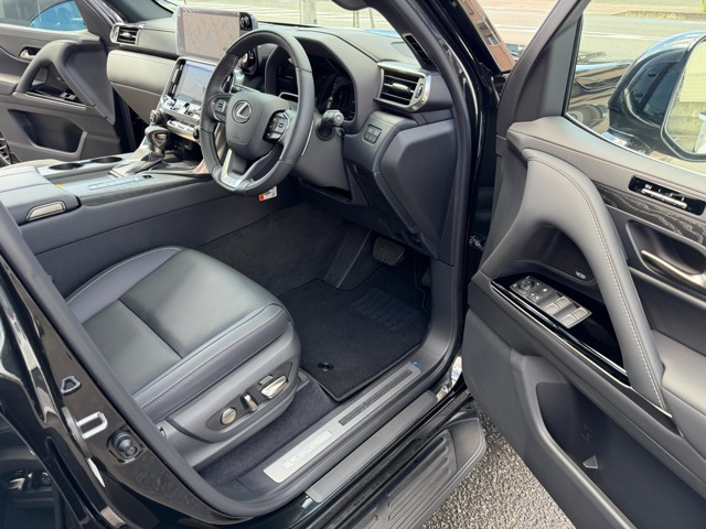 LEXUS���S����C���~�l�[�V�����X�J�b�t�v���[�g