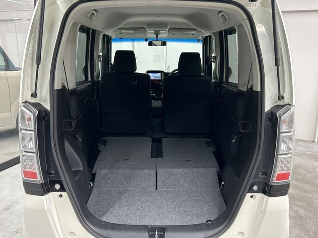 普段のお買い物や通勤、送迎等に十分な荷室スペースを確保しております。セカンドシートを倒すと、大きな荷物の積載も可能です♪
