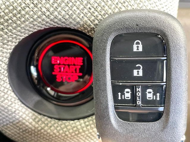 �yHonda�X�}�[�g�L�[�z�J�o����|�P�b�g�ɓ��ꂽ�܂܂ł��h�A�̎{���E�������\�ȃX�}�[�g�L�[�𑕔��B�G���W���̃I���E�I�t�����J�M�����o���K�v����������Ƃ��Ă��֗��ł���