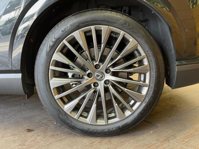 �y����21�C���`�A���~�z�C�[���z�O�ςɃ}�b�`���������A���~�z�C�[���𑕒����Ă���܂��B�e��ЊO�A���~�z�C�[����A�X�^�b�h���X�^�C�����戵�����Ă���܂��B���񂲑��k����������
