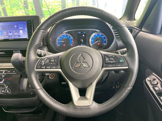 【純正革巻きステアリング】上質な革を使用することで、手にしっかり馴染みとても運転しやすいハンドルです♪