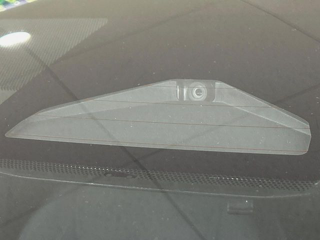 【トヨタセーフティセンス】走行中に前方の車両等を認識し、衝突しそうな時は警報とブレーキで衝突回避と被害軽減をアシスト。より安全にドライブをお楽しみいただけます。